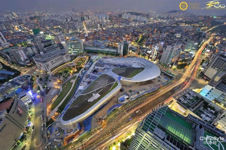 非标准建筑物与比特东网络 数字时代的空间重构与社区实验